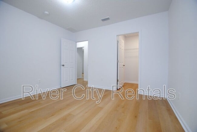 Building Photo - 5749 Silver Sands Cir