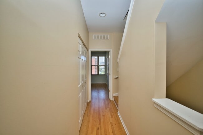 Building Photo - 353 E Eastgate Pl