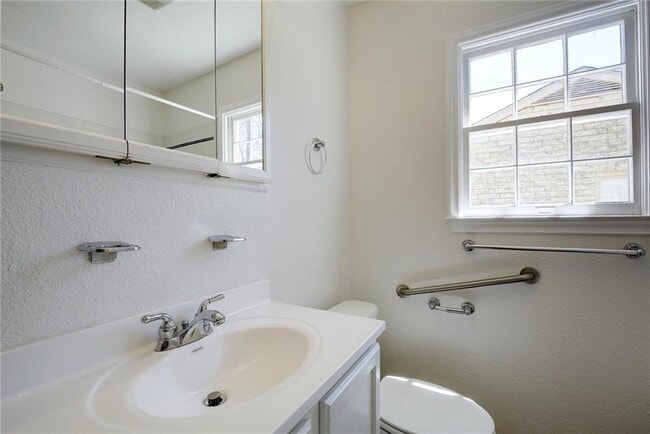 Building Photo - 1602 Mohle Dr