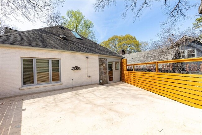 Building Photo - 1022 Reeder Cir NE