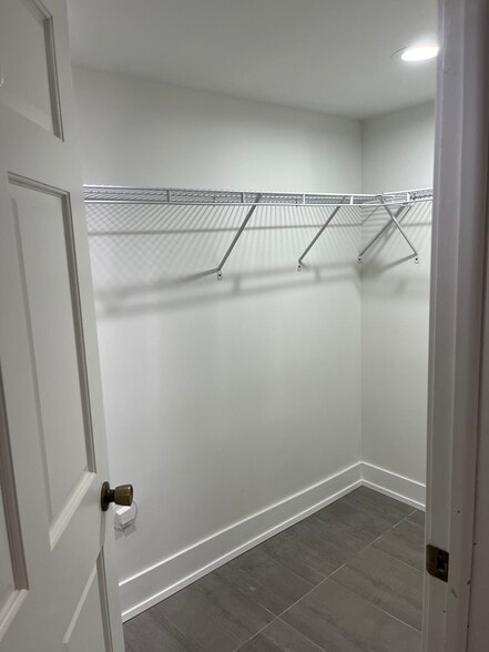 Building Photo - 5624 N Marmora Ave