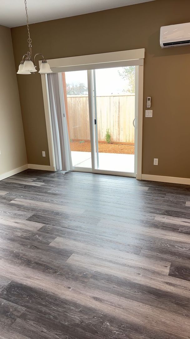 Building Photo - Chernishoff Seven Oak Luxury Duplex