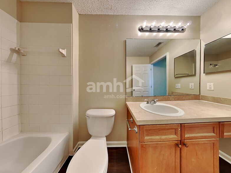Building Photo - 13958 Devan Lee Dr N
