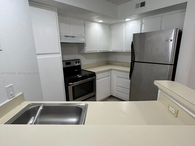 Building Photo - Spacious 2-bed, 2-bath apartment - Ponte Verde at Palm Beach Lakes