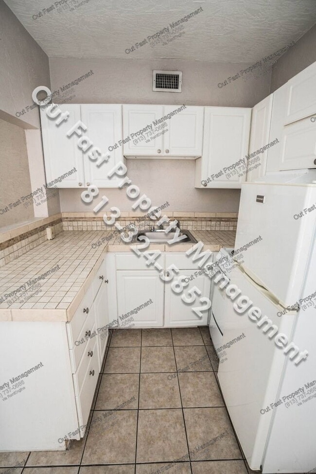 Building Photo - 549 2nd St N