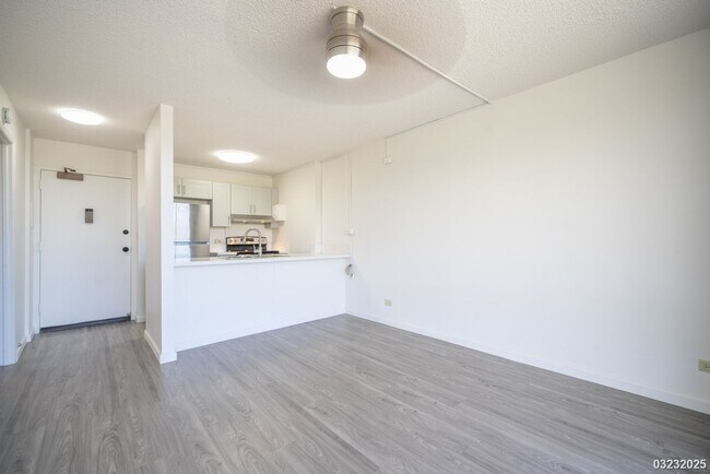 Building Photo - $2,395 / 1br - 514ft2 - The Highlander, 1bdrm, Incls Utilities, Avail April 1st (Aiea)