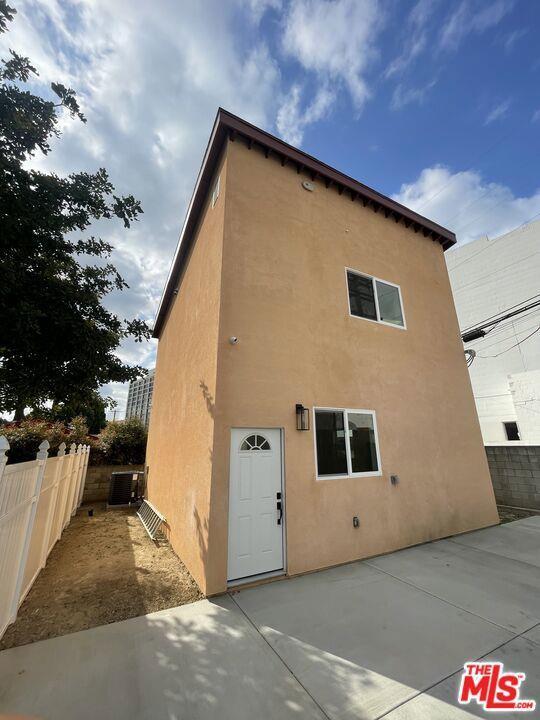 Building Photo - 16700 Moorpark St