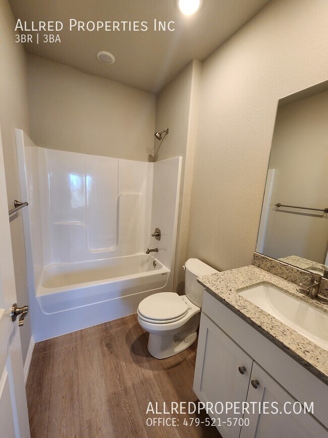 Building Photo - 1609 SW Casuarina Dr