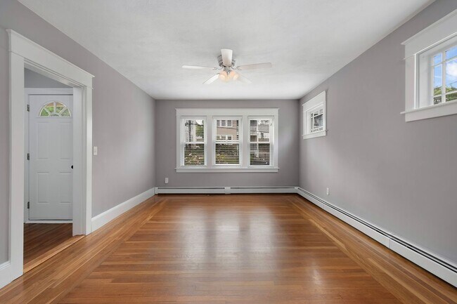 Building Photo - 84 Rochambeau Ave
