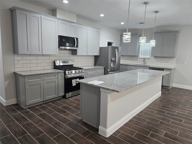 Building Photo - 213 E Adoue Ave