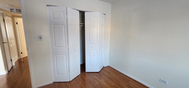 Building Photo - 9422 Bay Colony Dr