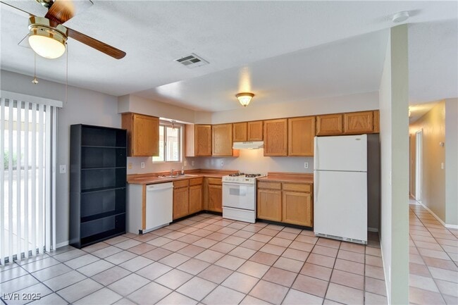 Building Photo - 389 Newbury Ct