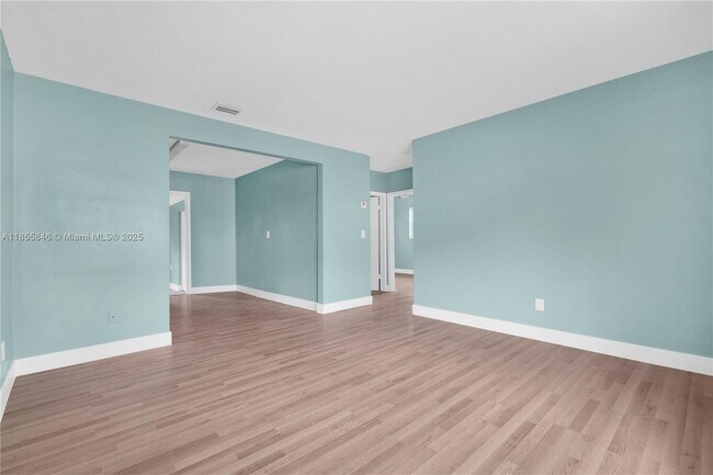 Building Photo - 1245 NE 117th St