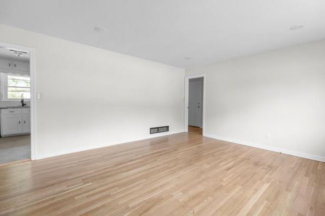 Building Photo - 8 Larose Dr SW