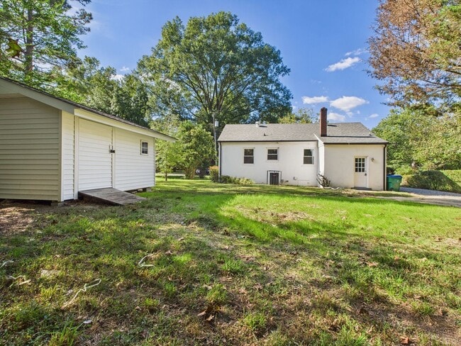 Building Photo - 1815 Powell Rd