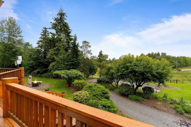 Building Photo - 7755 Cully Ln