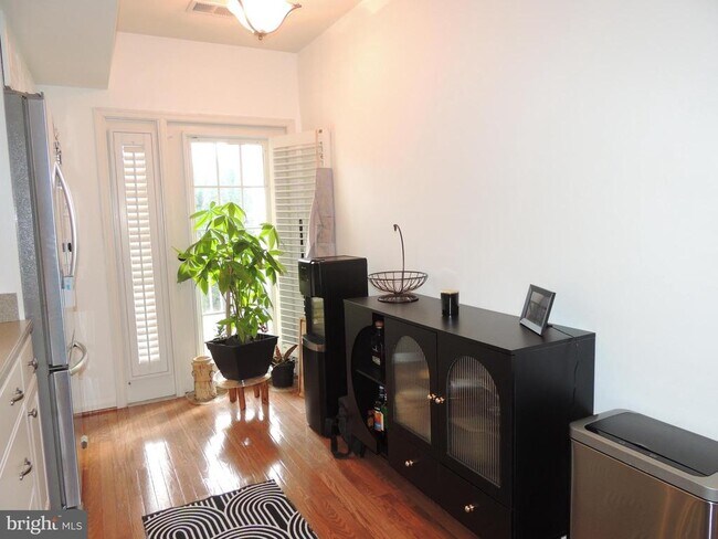 Building Photo - 12830 Rexmore Dr