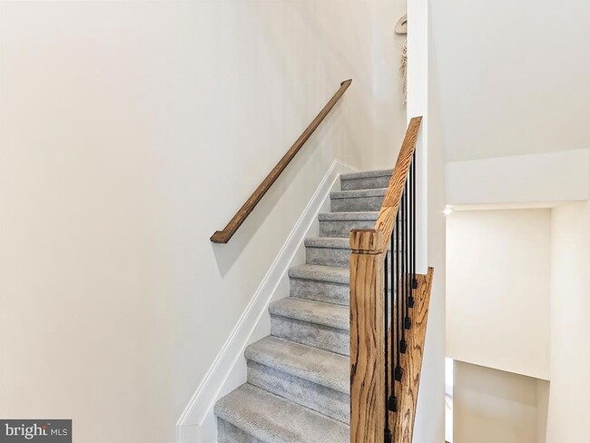 Building Photo - 715 Parker Blvd