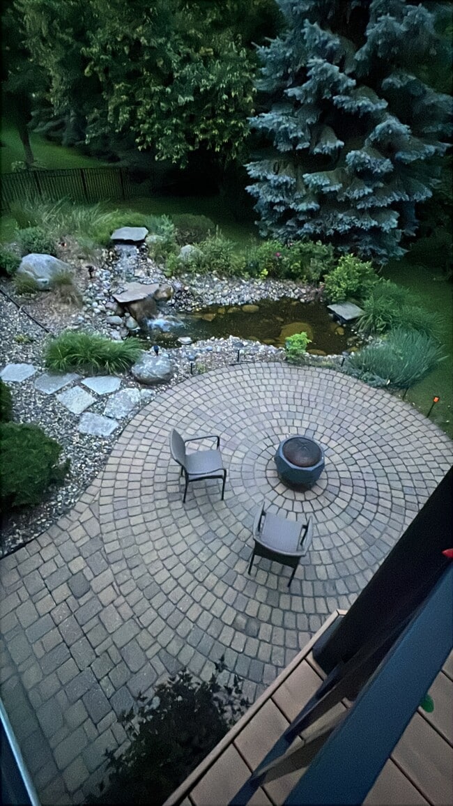 Building Photo - 572 Danube Ave