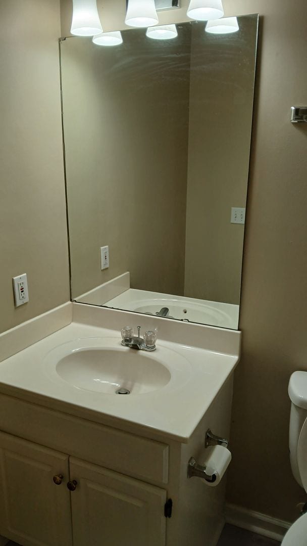 Building Photo - 3 Bed/ 3 Bath located just off South Lamar...