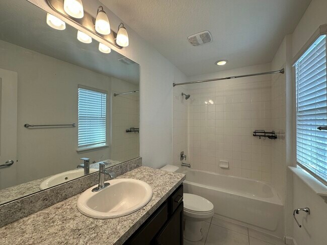 Building Photo - 1002 La Mirada Ct