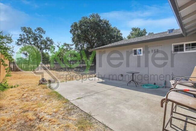 Building Photo - 8256 Manhart Dr