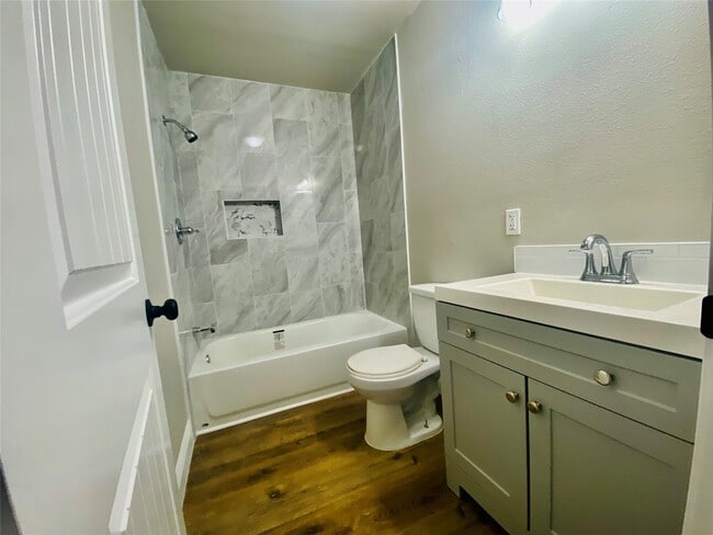 Building Photo - 4604 Dewberry St