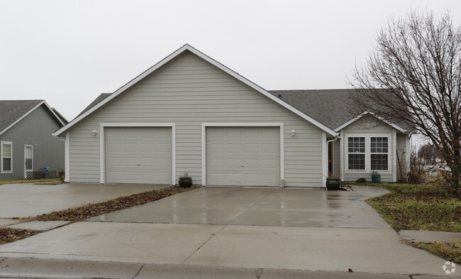 Primary Photo - Lincoln Townhomes and Duplexes