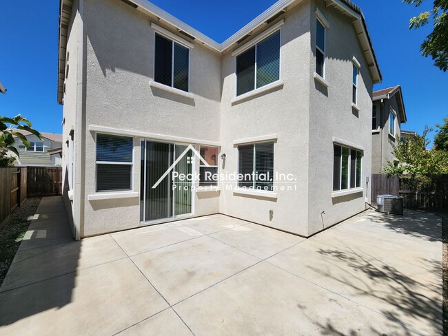 Building Photo - Very Nice 4bd/3ba Elk Grove Home in Gated Community!