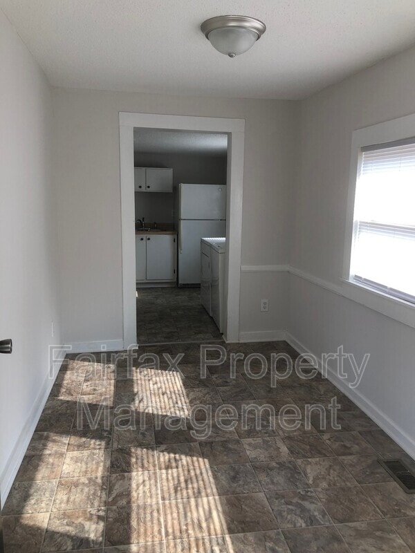 Building Photo - 301 E Lawson St