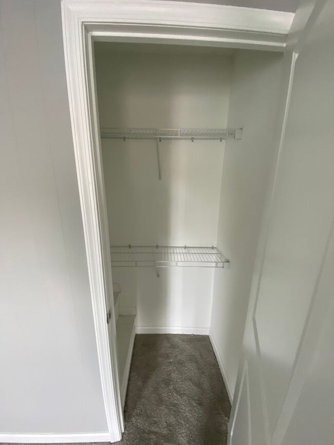 Building Photo - Cozy Renovated 2-Bedroom Home in Emmaus – ...