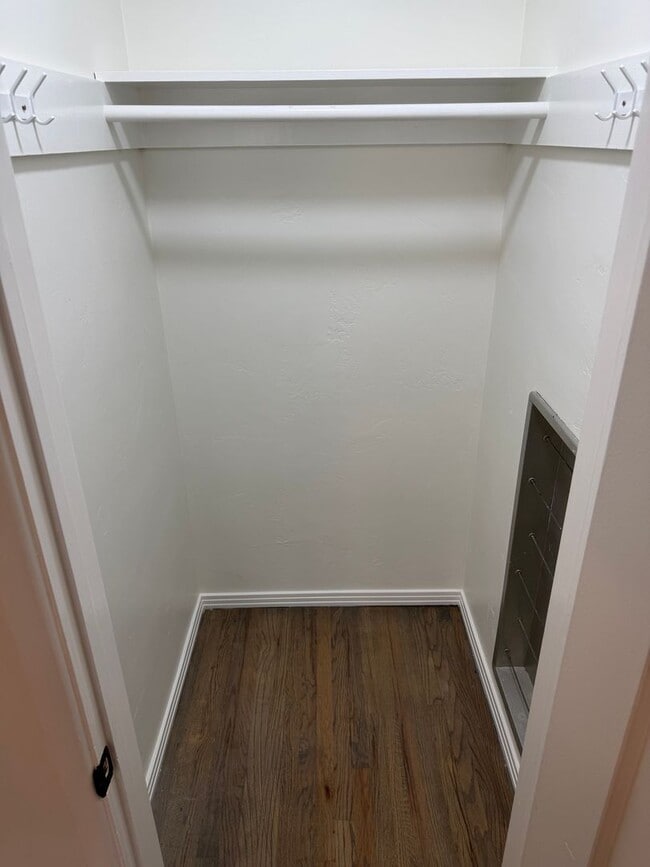 Building Photo - 4566 Muir Ave