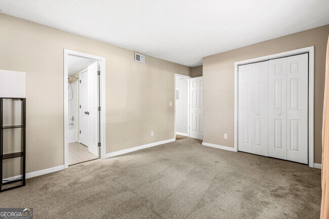 Building Photo - 651 Stratford Green Way