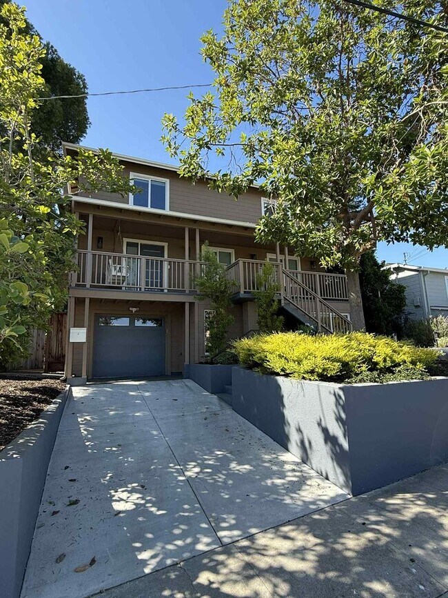 Building Photo - Modern 4-Bedroom Retreat in San Carlos – R...