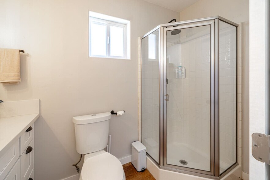 Building Photo - 4349 Oxford St