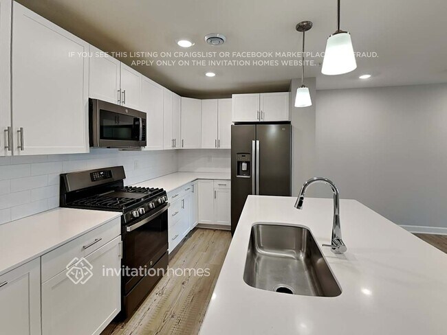 Building Photo - 10916 Zest St NE
