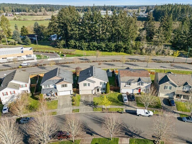 Building Photo - Updated and Spacious 3 Bed Yelm Rental!