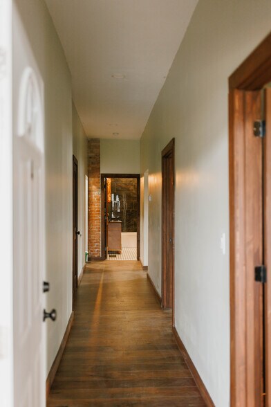 Building Photo - 503 Church St