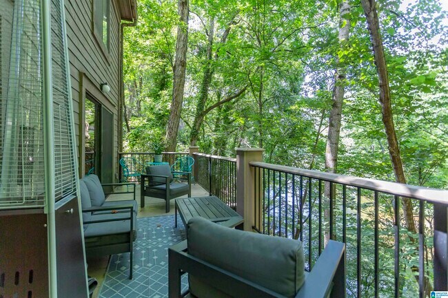 Building Photo - 327 Heath Dr