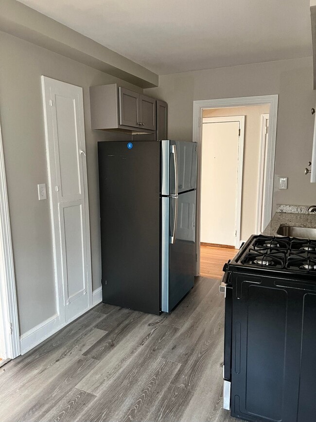 Building Photo - Farmington Corners