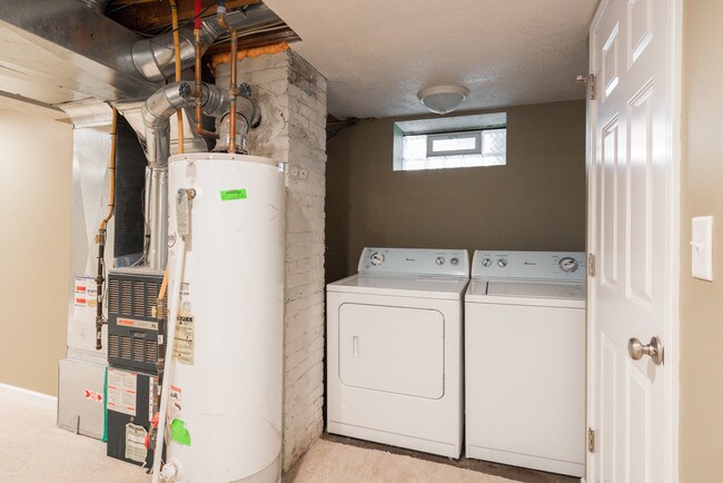 Building Photo - 606 Valley Ave NW