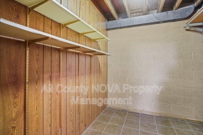 Building Photo - 6428 Earlham Dr