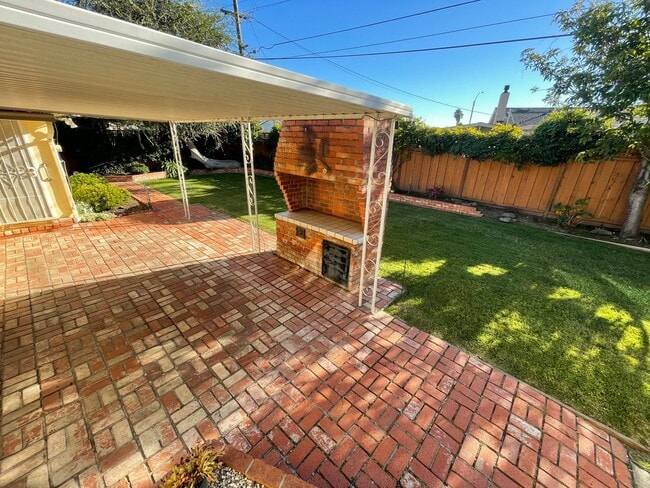 Building Photo - $3,790 / 4b/2bth - CUTE HOME IN GLENMOOR