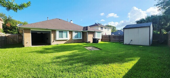 Building Photo - 213 Mango St