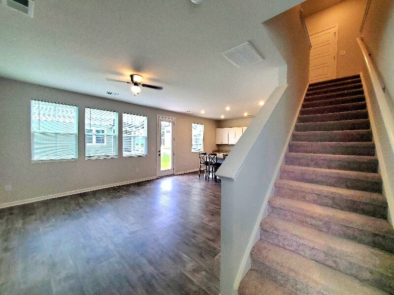 Building Photo - 400 Southern Wren Wy