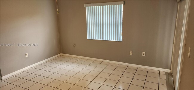 Building Photo - 4725 SW 143rd Ave