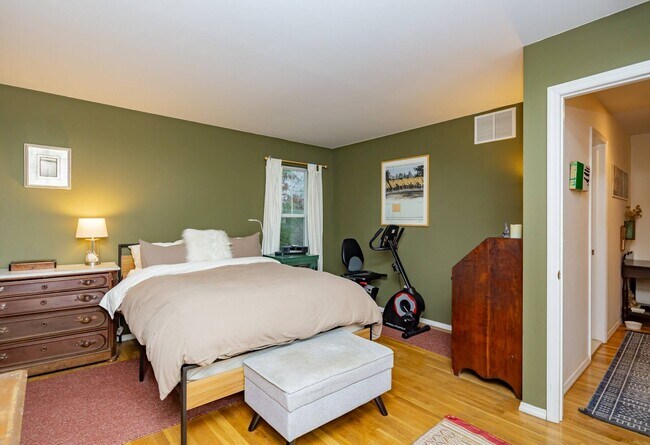 Building Photo - 98 Thomas Ave