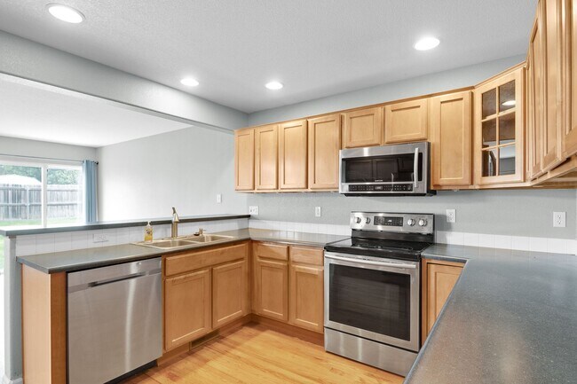 Building Photo - Beautiful home with 4 bedrooms, 2 1/2 bathrooms, 3-car garage in cul-de-sac available for $2,350