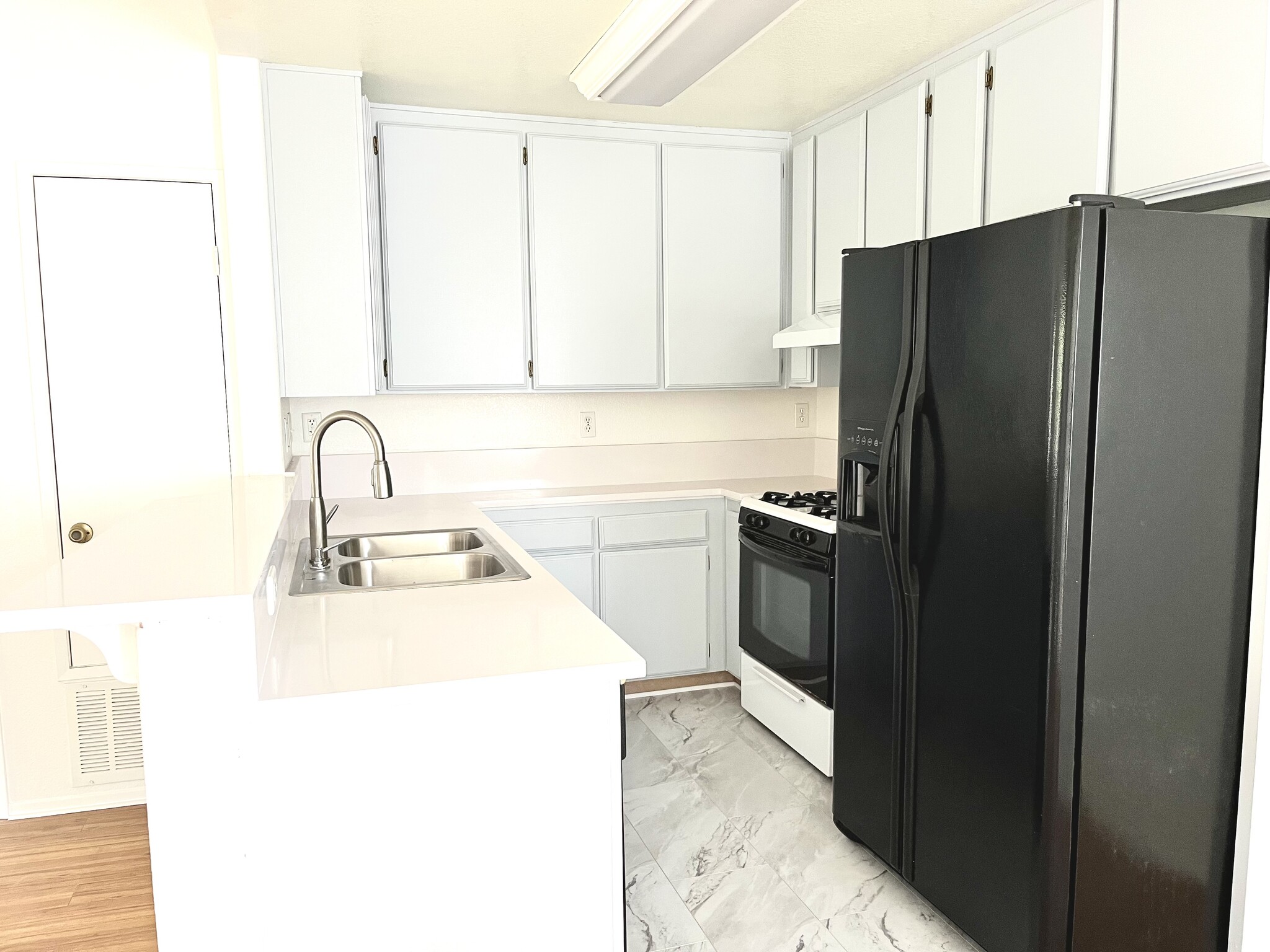 Kitchen - 415 Stoney Point Way