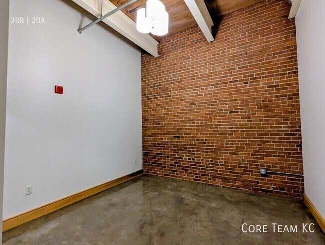 Building Photo - 382 W 22nd St